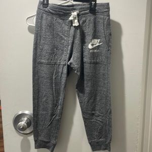 Nike cropped joggers size xs
